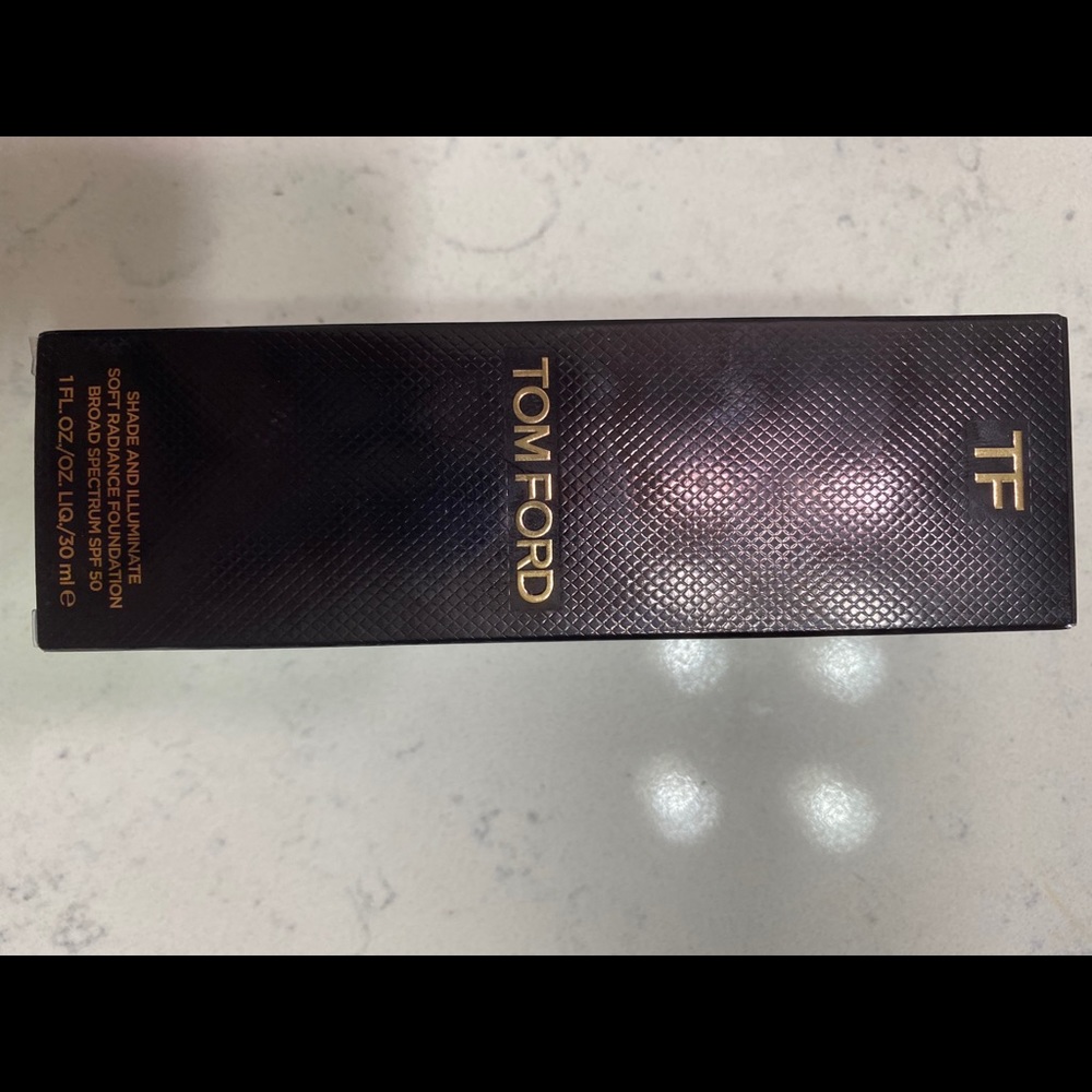 Tom Ford Shade and Illuminate Foundation - Picture 3 of 4